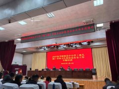 <b>员还以有问必答的形式取参训人员进行了现场互</b>